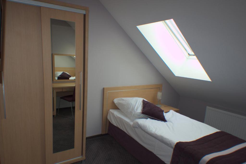 אופולה Hotel Pod Zlota Korona חדר תמונה